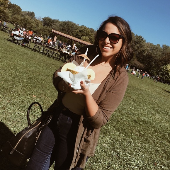 Meet your Posher, Maria - Picture 2 of 2